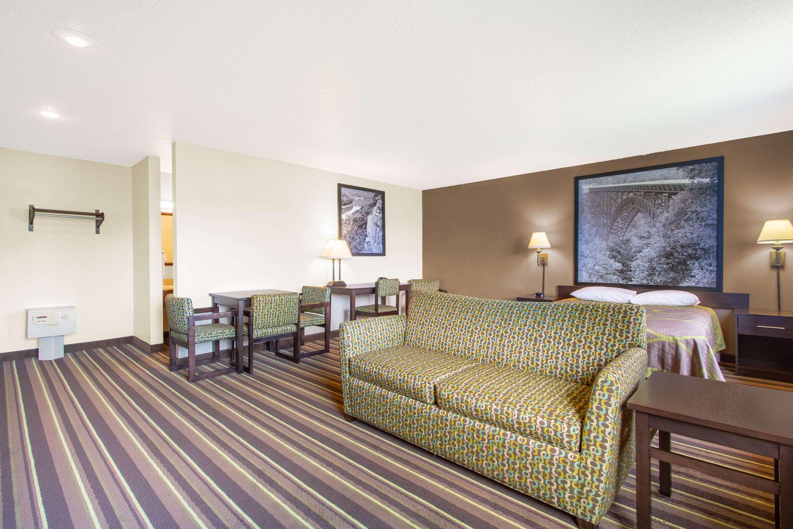 Super 8 By Wyndham Wv Hotel 2*