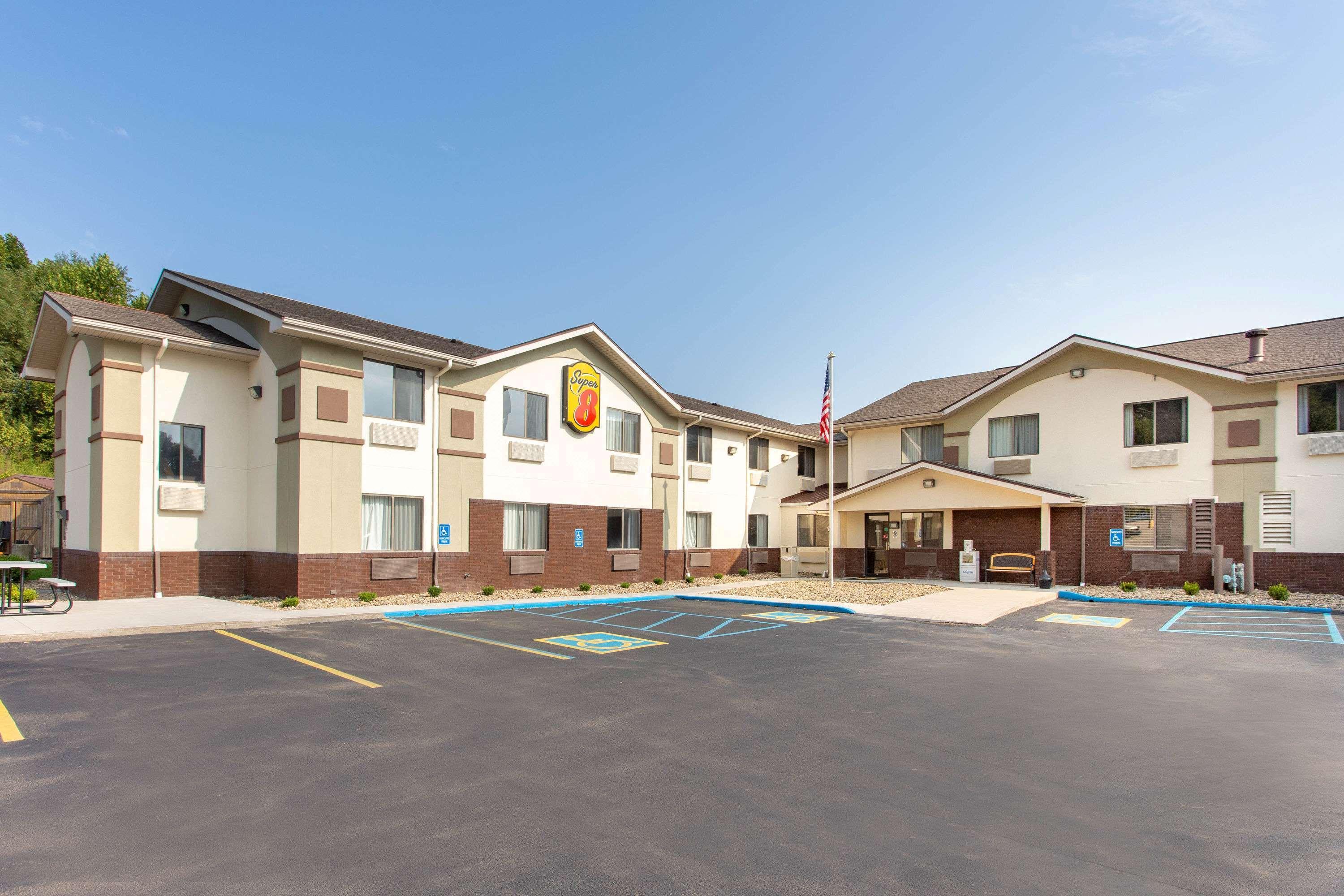 Super 8 By Wyndham Wv Weston